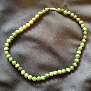 💚vintage genuine jade bead necklace